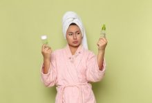 female-pink-bathrobe-holding-spray-flasks_140725-25591-1065051