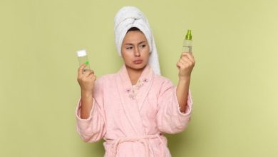 female-pink-bathrobe-holding-spray-flasks_140725-25591-1065051