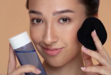 side-view-woman-holding-cleansing-disk_23-2149453572-8019444